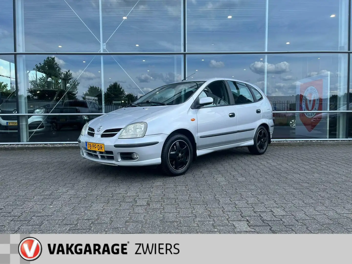 Nissan Almera Tino 1.8 Tekna Automaat Grey - 1