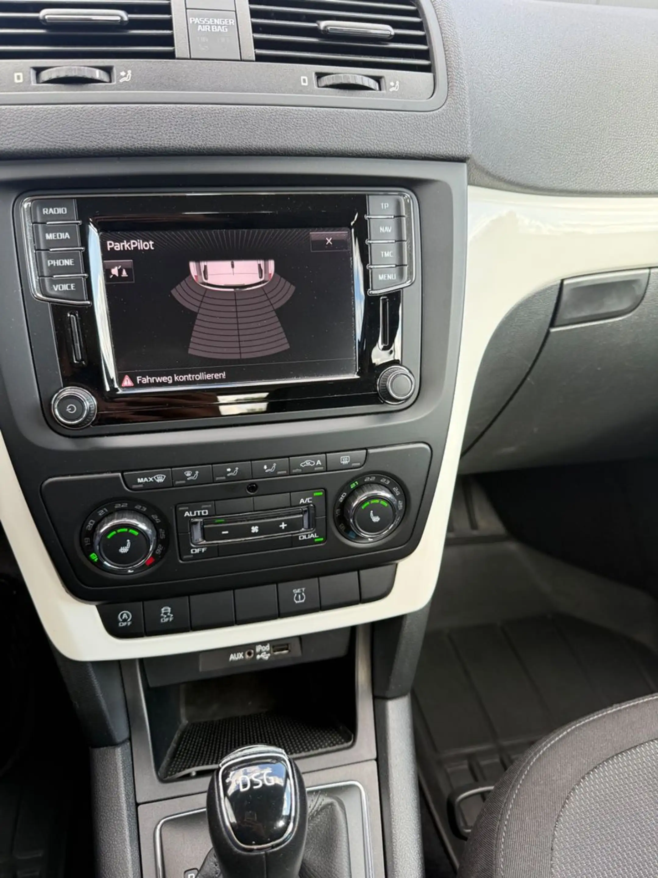 Skoda Yeti Ambition *Navi*Automatik — photo 14