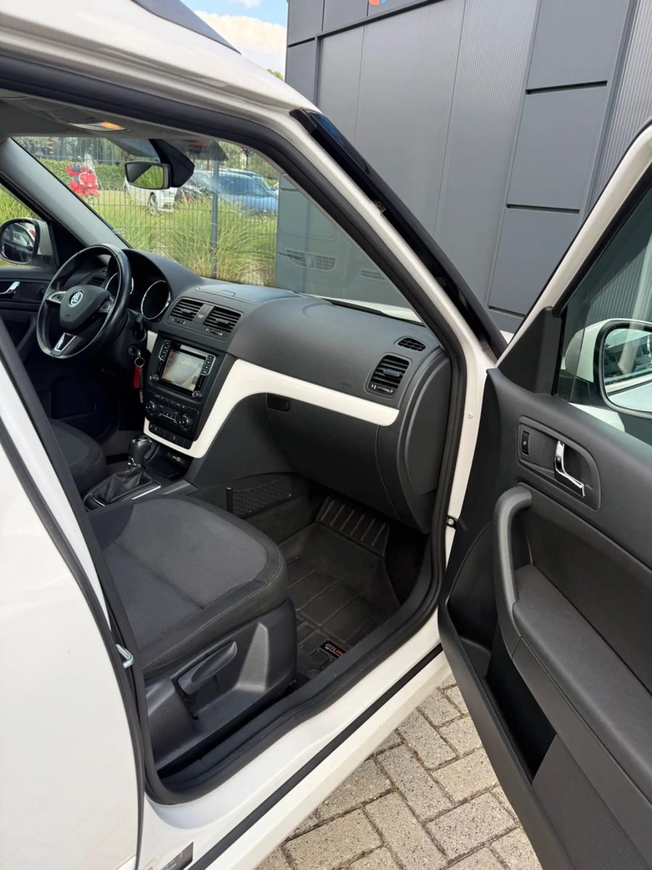 Skoda Yeti Ambition *Navi*Automatik — photo 11