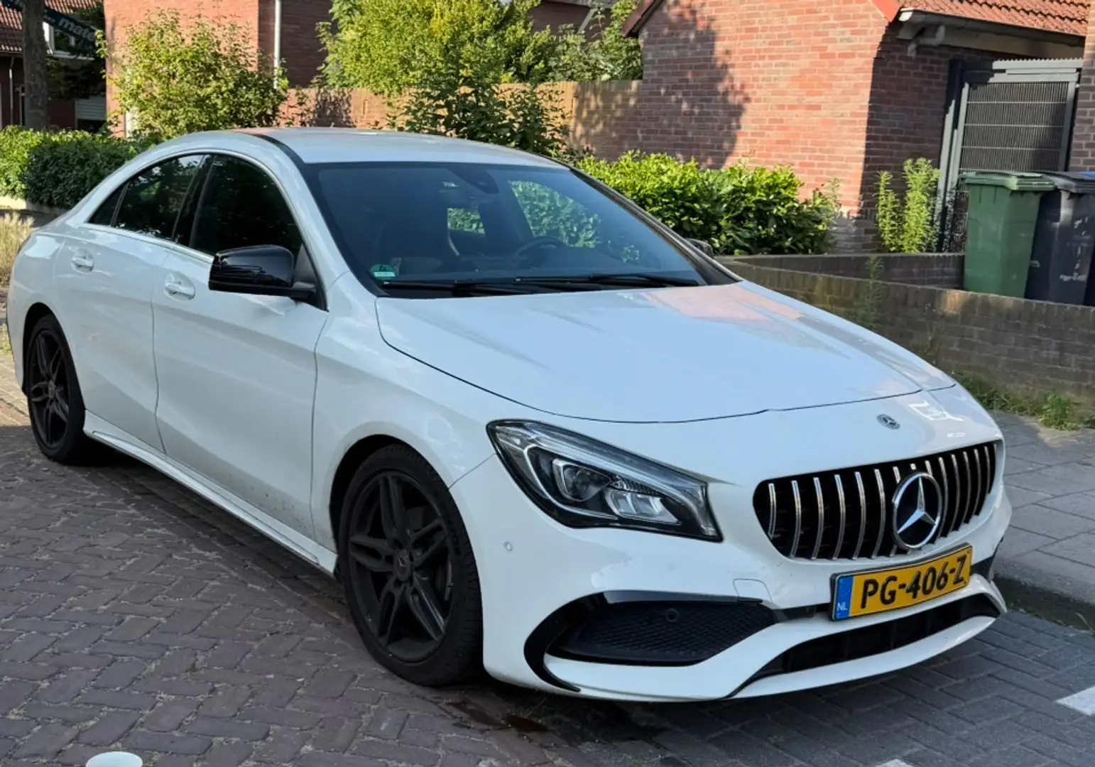 Mercedes-Benz CLA 180 Business Sol. AMG Wit - 1