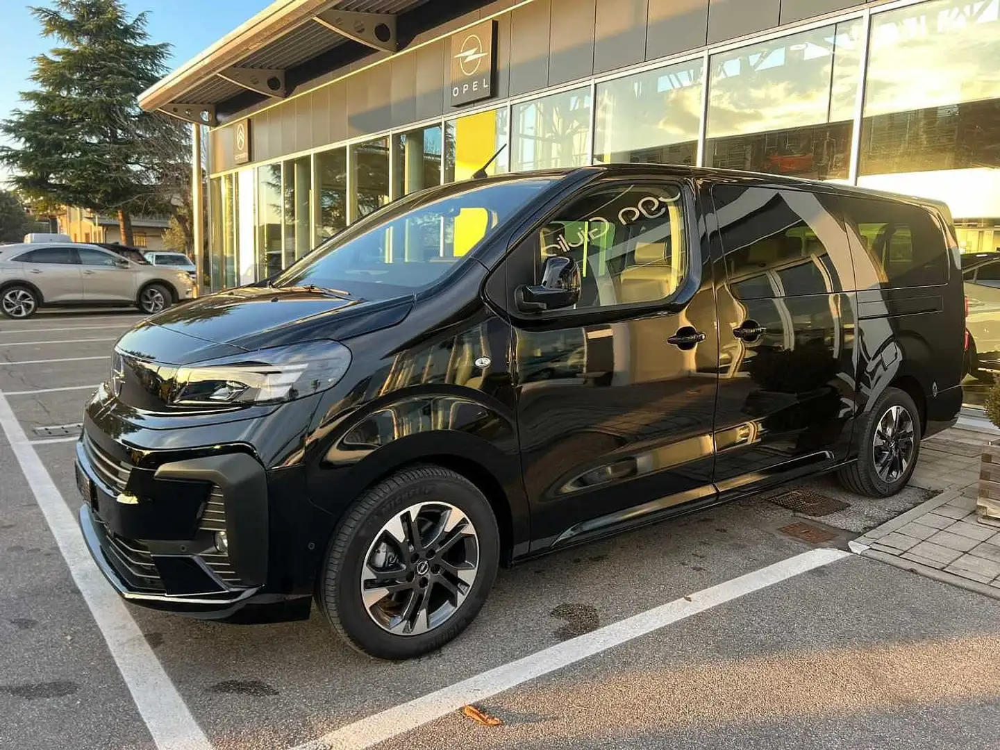 Opel Zafira Life 2.0 Diesel 180CV aut. Start&Stop Business Elegance Nero - 1