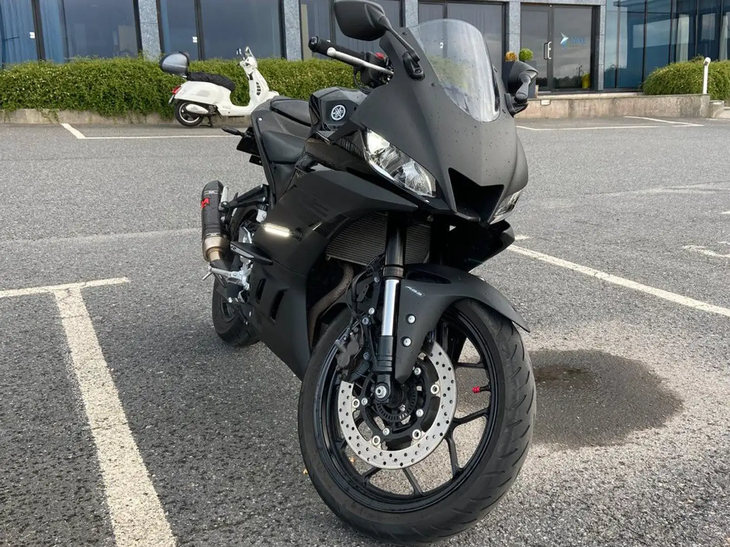 Yamaha YZF-R3 Schwarz - 2
