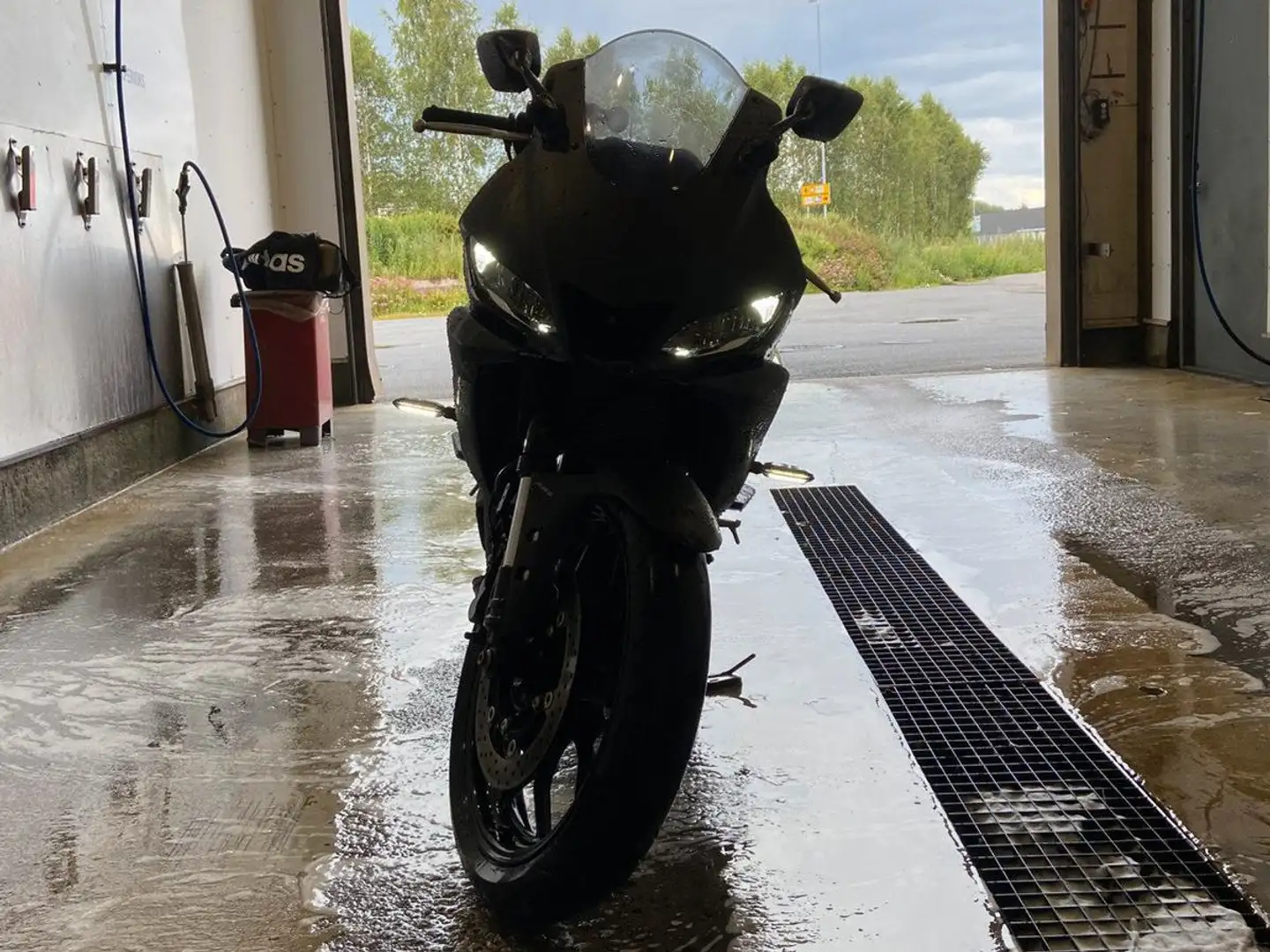Yamaha YZF-R3 Schwarz - 1