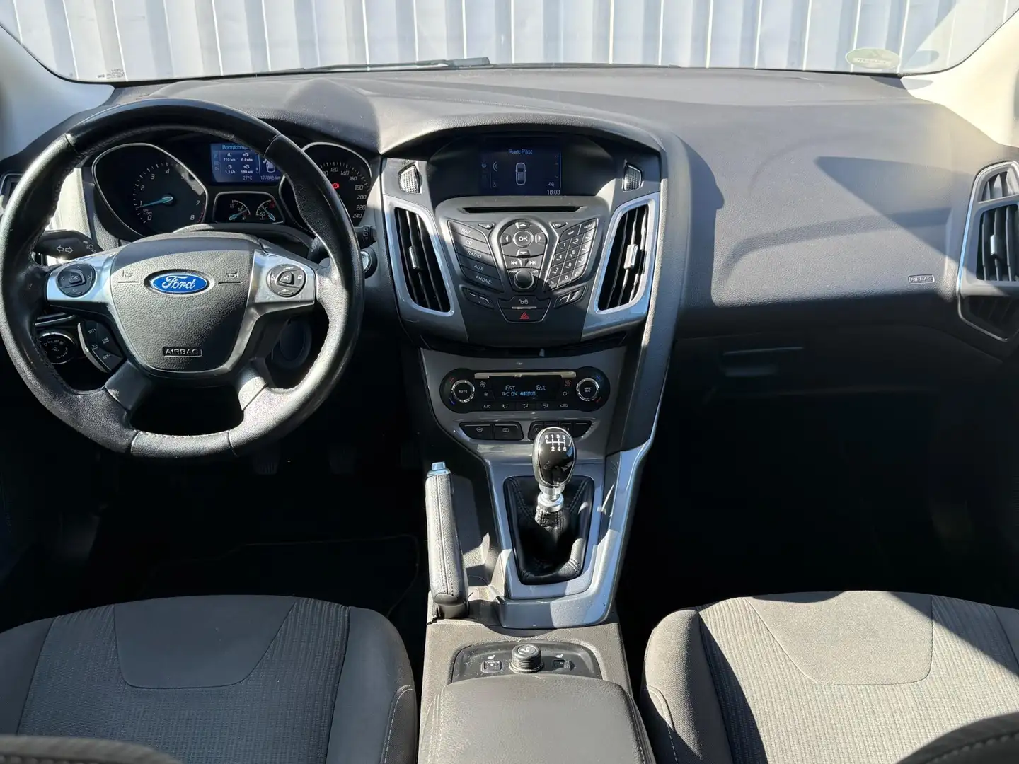 Ford Focus Wagon 1.0 EcoBoost Titanium Stoelverwarming,Trekha Grijs - 2
