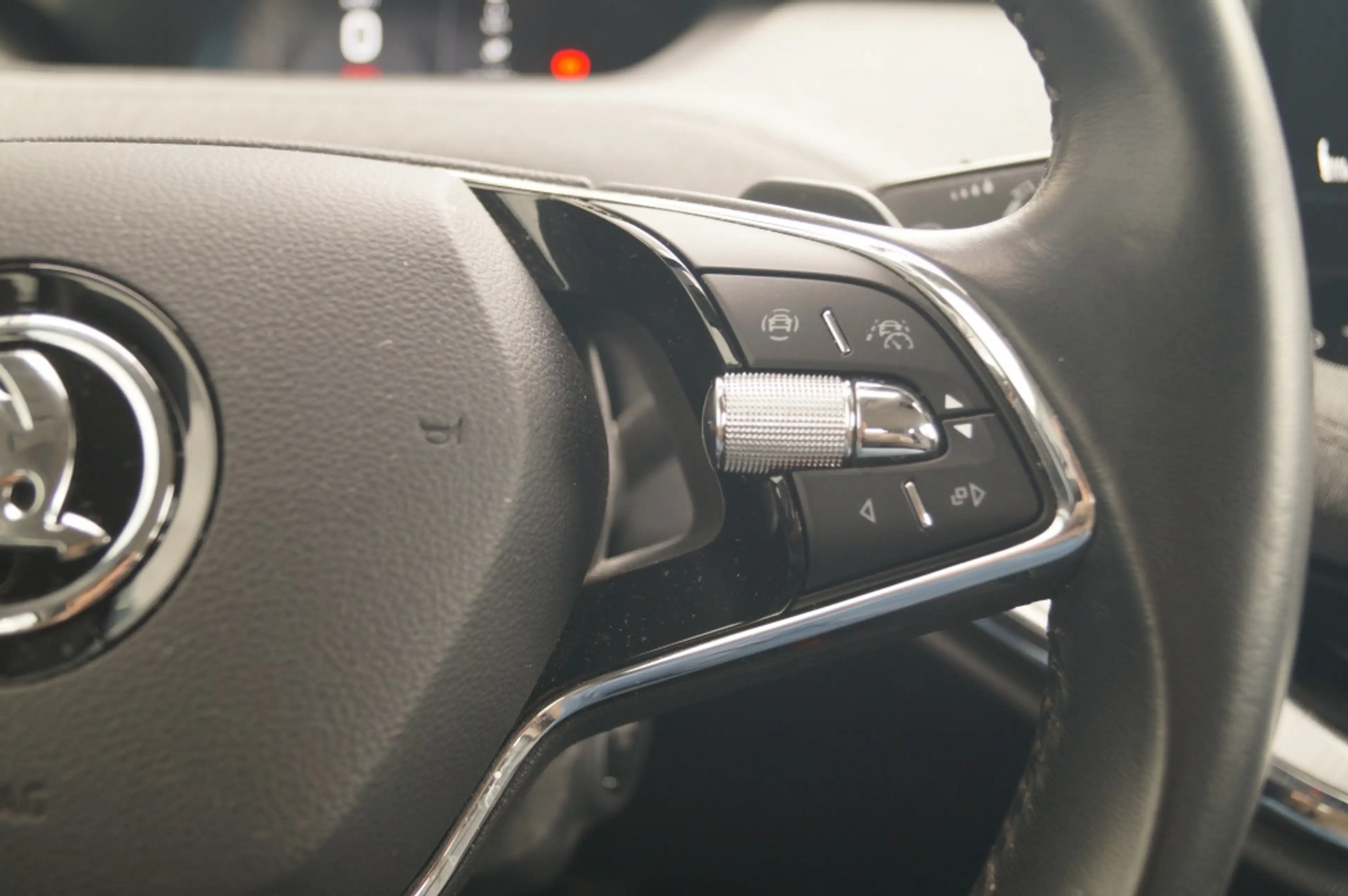 Skoda Enyaq iV 60 180pk -SOH91%-NAVI-ECC-PDC- — photo 14