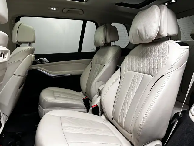 BMW X7 view 19