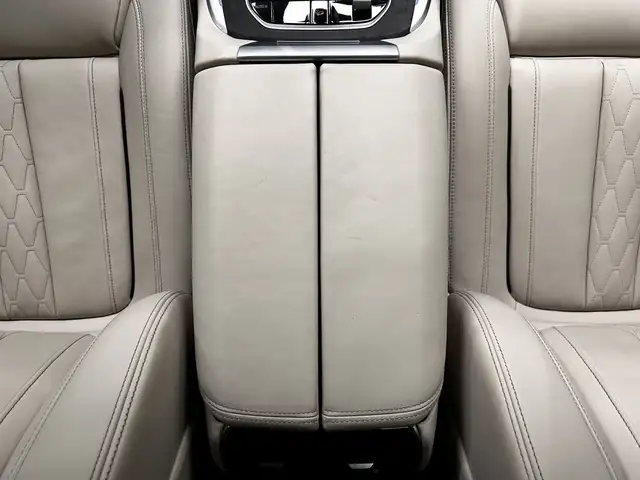 BMW X7 view 26