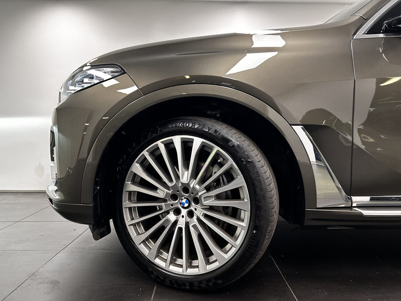 BMW X7 xDrive40i — photo 8