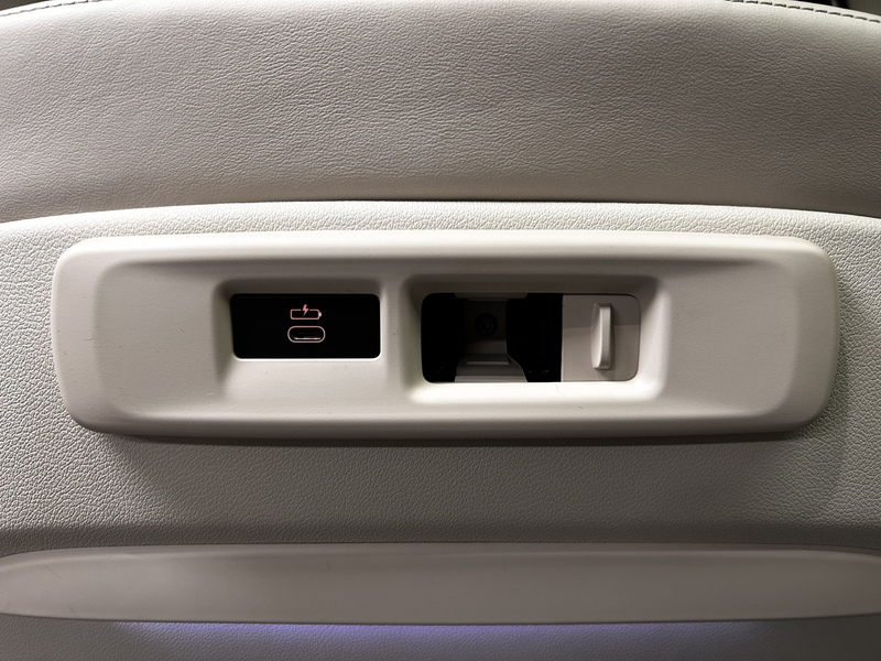BMW X7 xDrive40i — photo 23