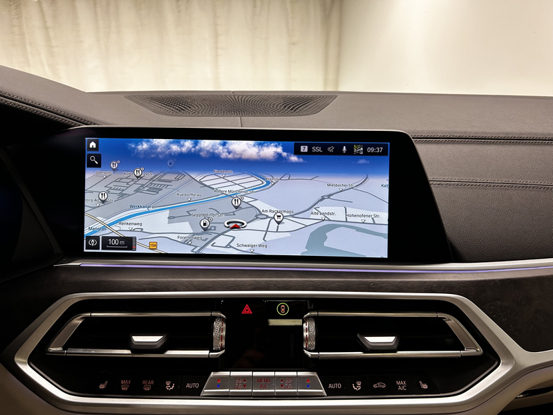 BMW X7 xDrive40i — photo 33
