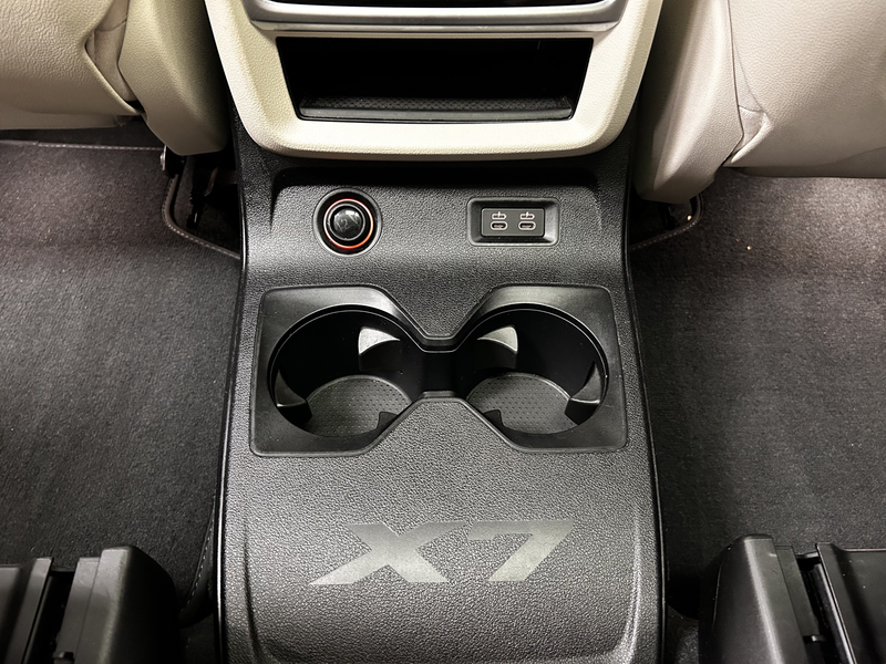 BMW X7 xDrive40i — photo 25