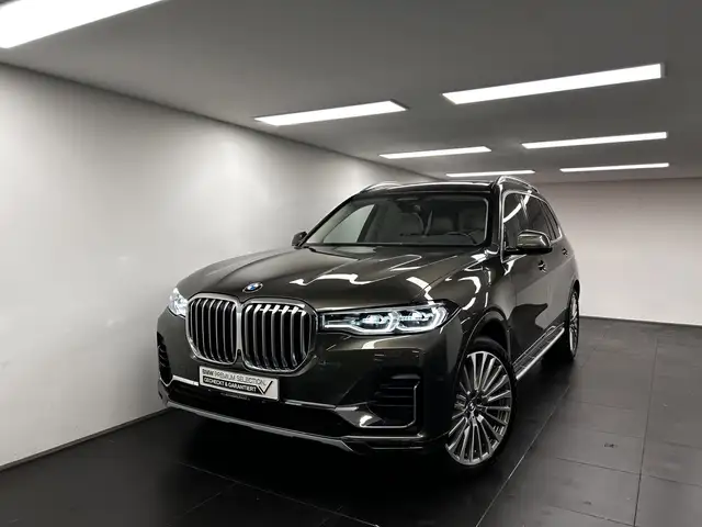 BMW X7 view 7