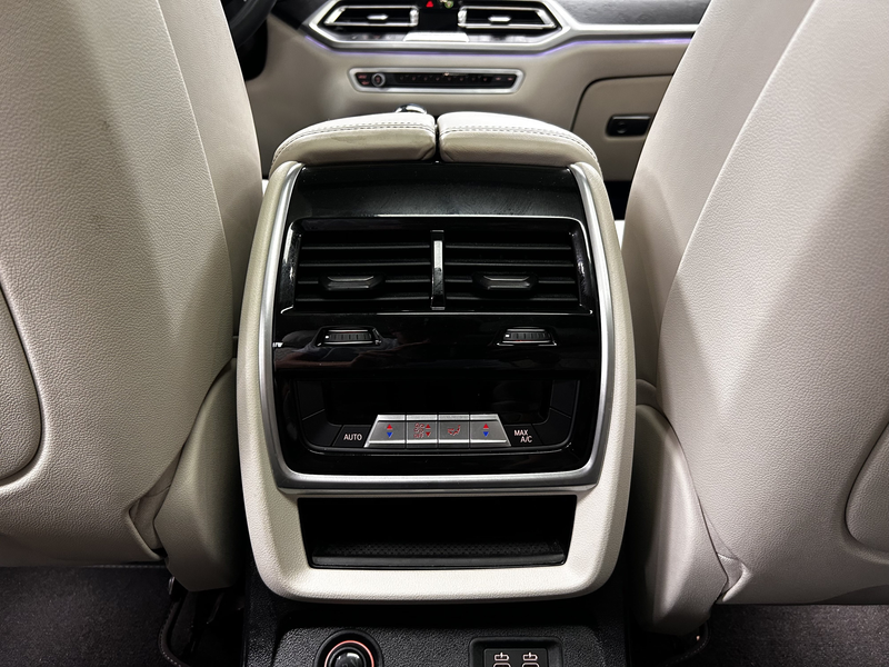BMW X7 xDrive40i — photo 24