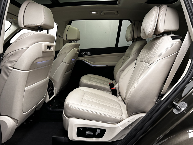 BMW X7 xDrive40i — photo 18