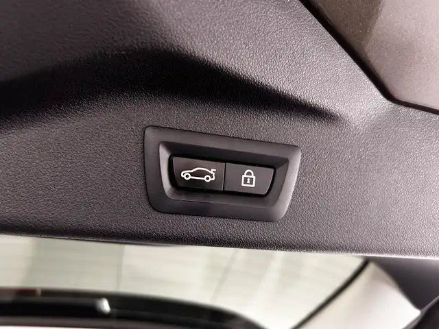 BMW X7 view 12