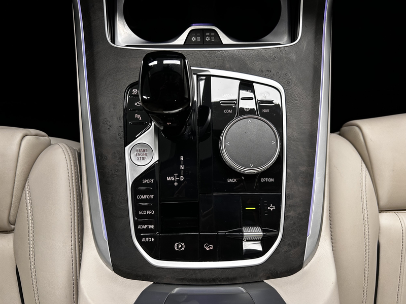 BMW X7 xDrive40i — photo 30