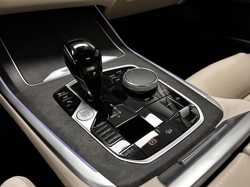 BMW X7 xDrive40i — photo 31