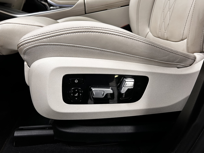 BMW X7 xDrive40i — photo 41
