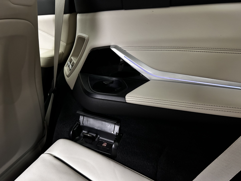 BMW X7 xDrive40i — photo 21