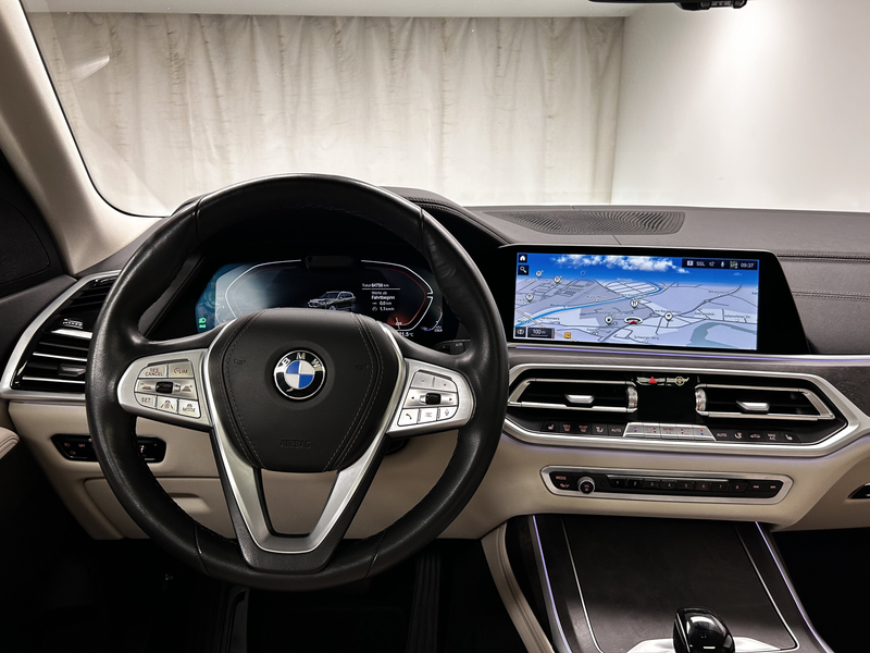 BMW X7 xDrive40i — photo 32