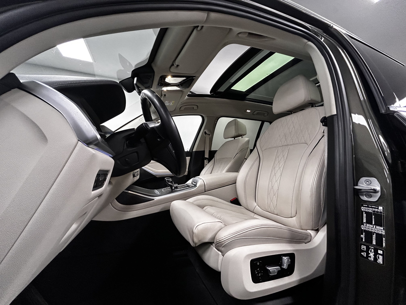 BMW X7 xDrive40i — photo 45