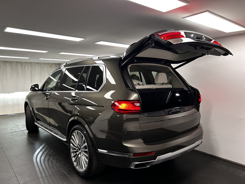 BMW X7 xDrive40i — photo 11