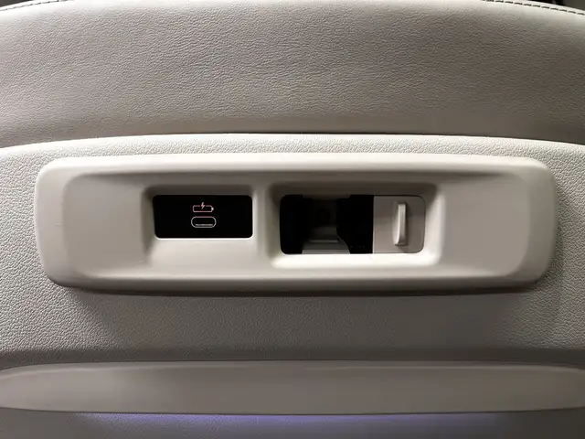 BMW X7 view 23