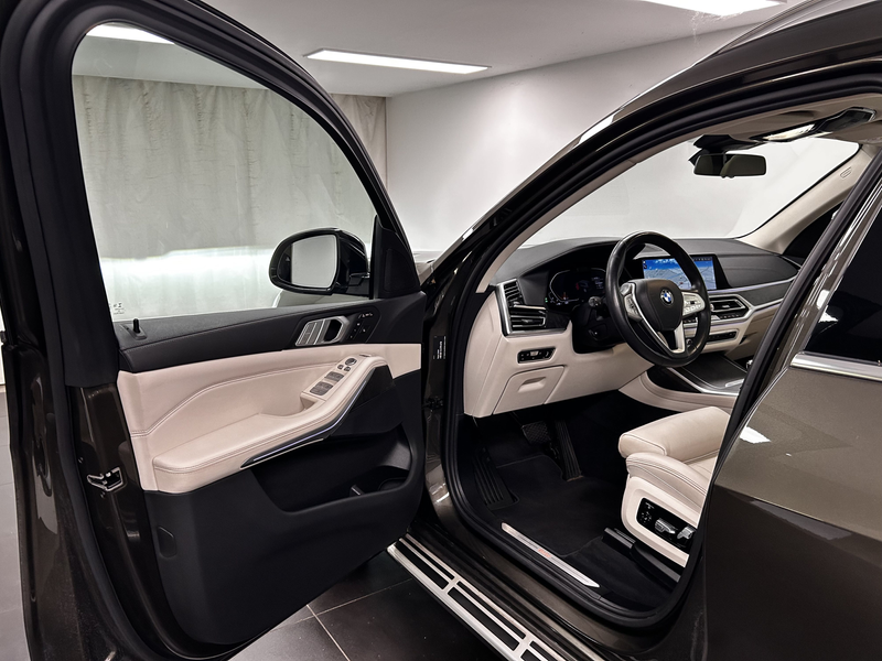 BMW X7 xDrive40i — photo 37