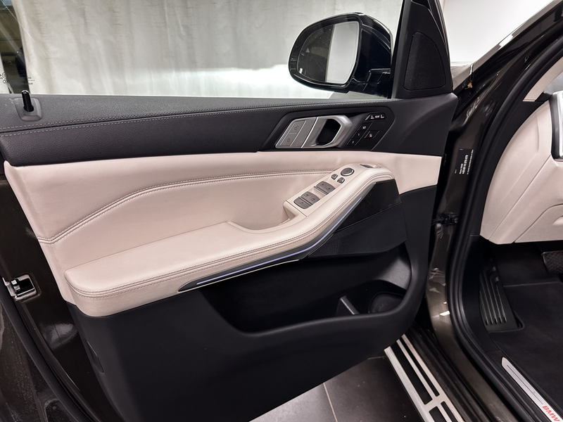 BMW X7 xDrive40i — photo 38