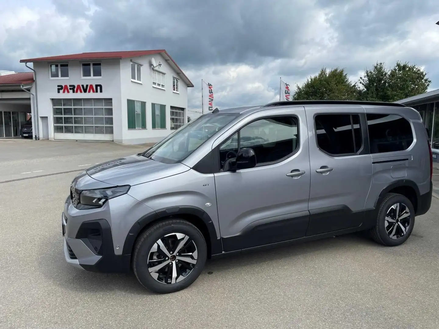Peugeot Rifter GT BlueHDI 130 L2 EAT8 silber Navi Klima Silber - 2