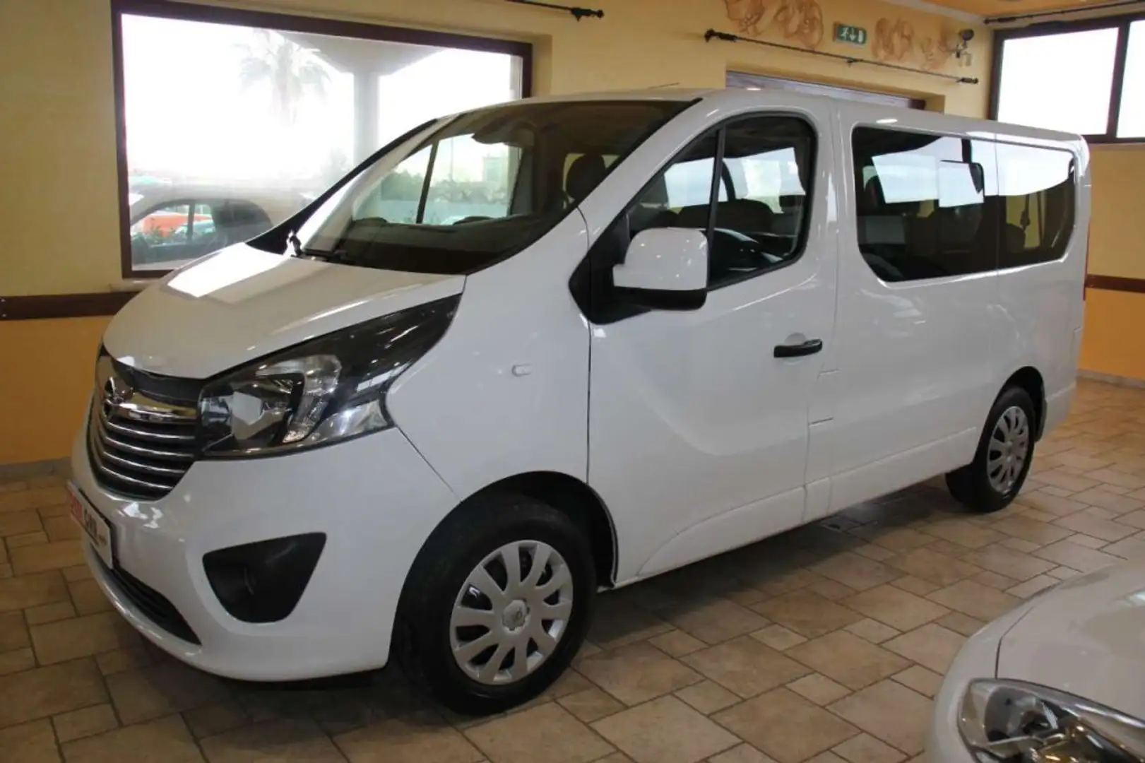 Renault Trafic 9 Posti  Vivaro Bianco - 2