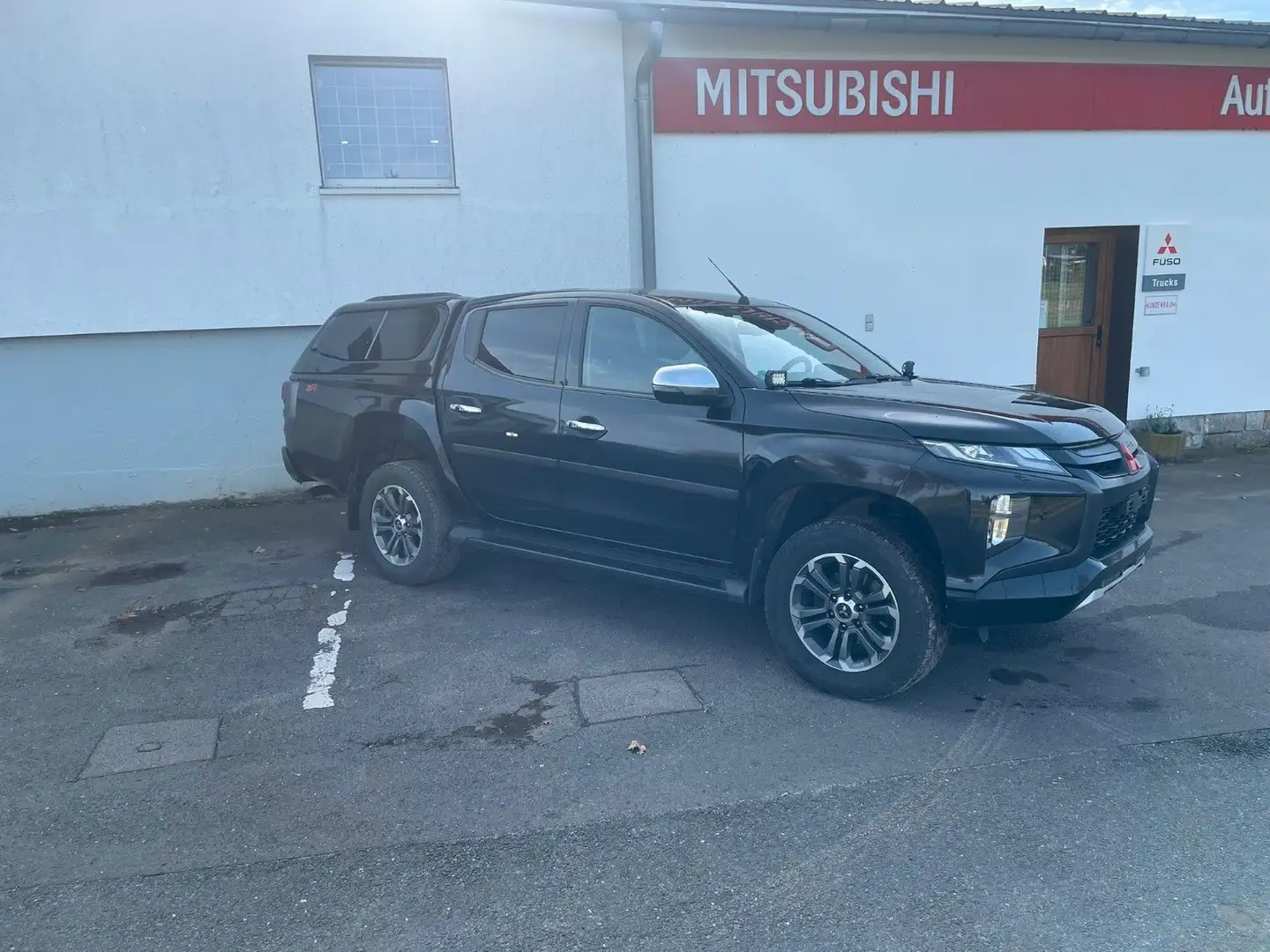 Mitsubishi L200 Schwarz - 2