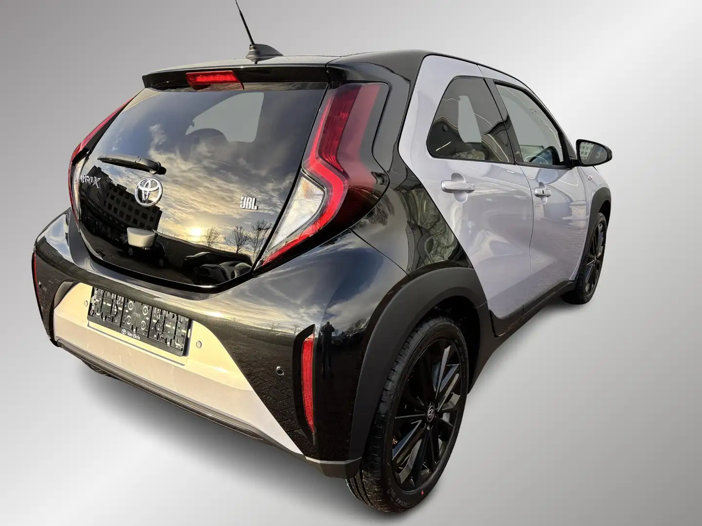 Toyota Aygo X 1.0 VVT-i MT JBL, Apple carplay, Android auto, Sto Noir - 2
