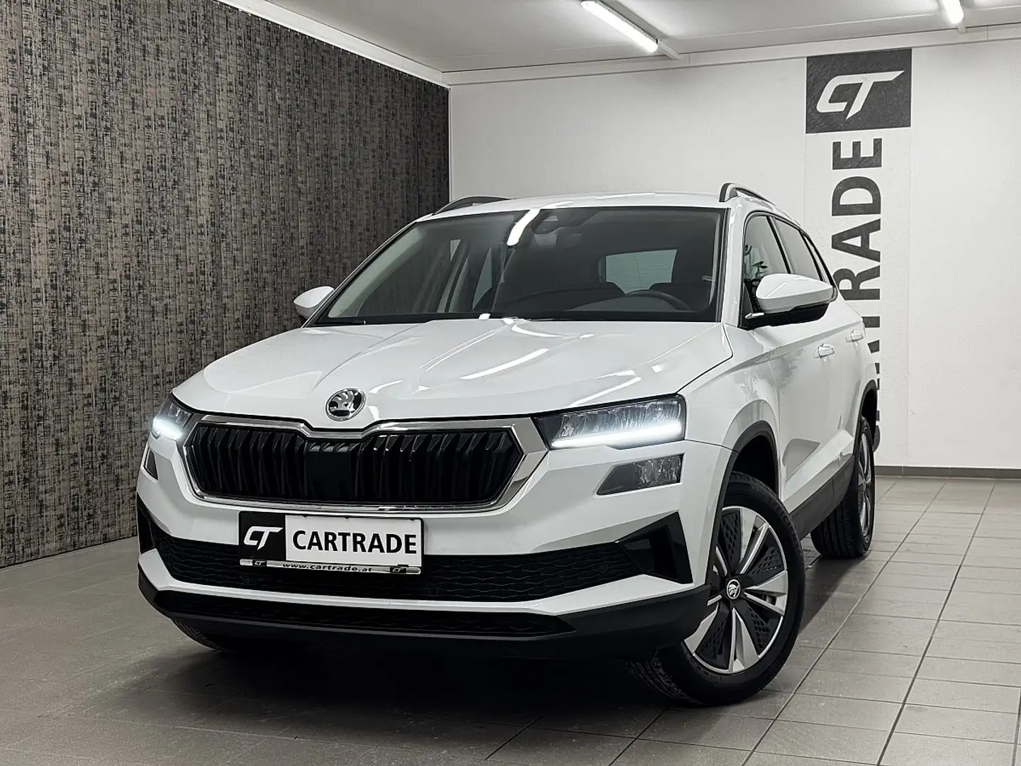 Skoda Karoq 2,0 TDI DSG Ambition / LED/ VIRTUAL/ ACC/ NAVI/... Weiß - 1