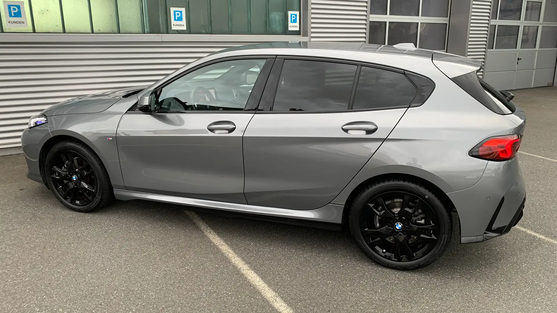 BMW 118 118 d M Sport Grau - 2