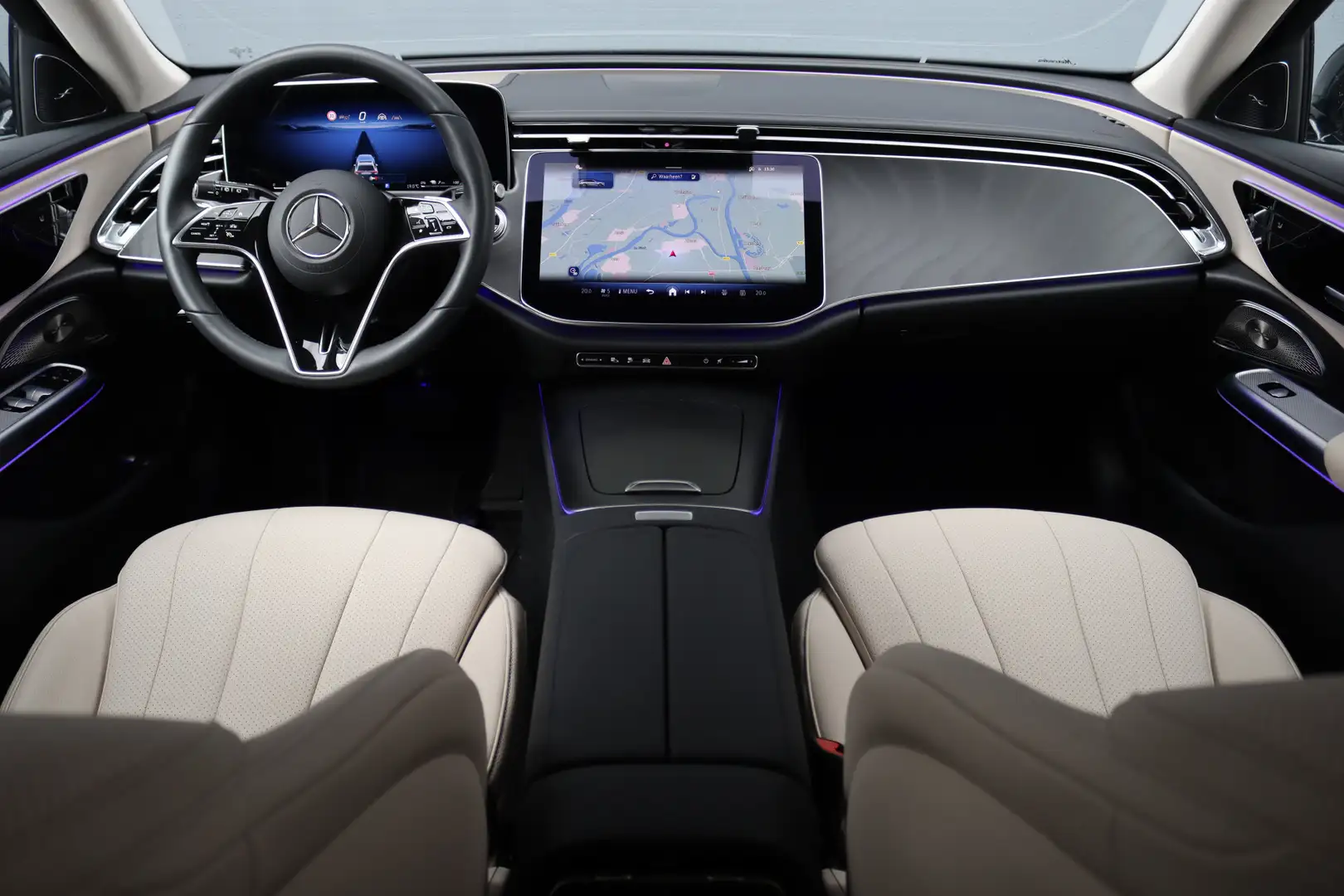 Mercedes-Benz E 300 Estate e Luxury Line Aut9 | Distronic+ | Trekhaak Grijs - 2