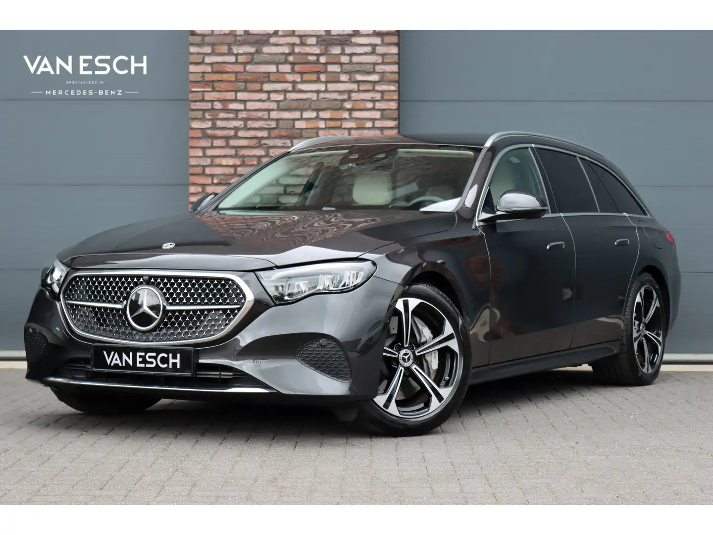 Mercedes-Benz E 300 Estate e Luxury Line Aut9 | Distronic+ | Trekhaak Grijs - 1