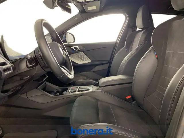 BMW 1 Series view 14