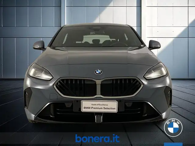 BMW 1 Series view 3