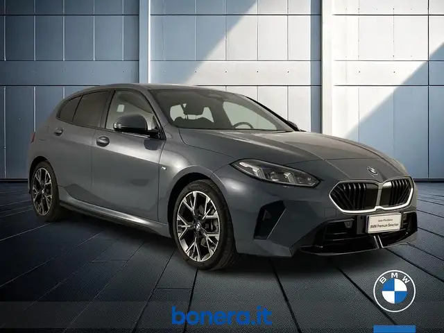 BMW 1 Series view 4