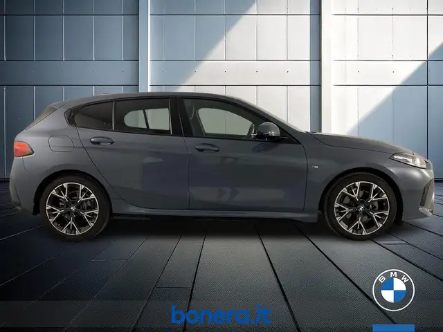 BMW 1 Series view 5
