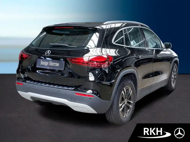 Mercedes-Benz Gla view 3