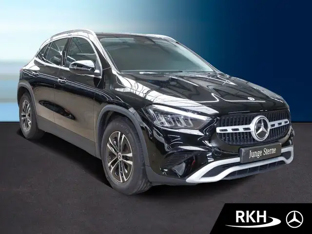 Mercedes-Benz Gla view 2