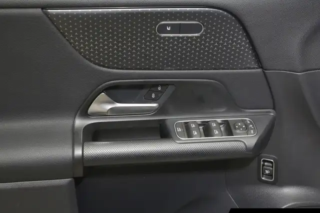 Mercedes-Benz Gla view 14