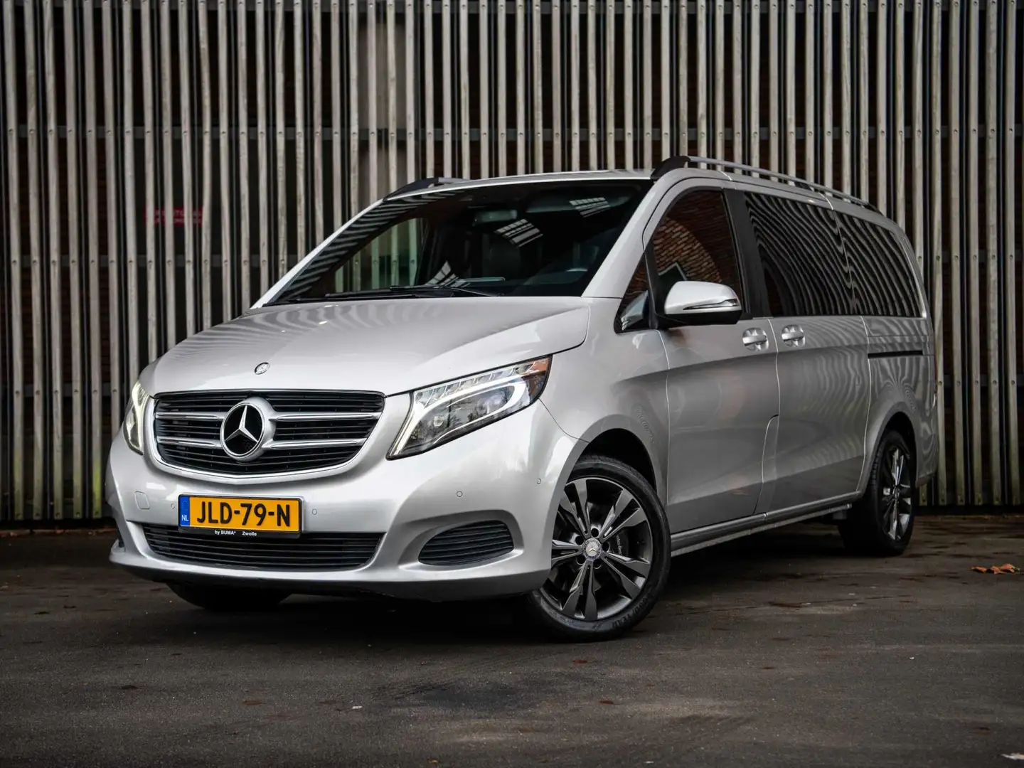 Mercedes-Benz V V250d 190pk 4-MATIC L2 7-Pers. *MARGE* |Leder|LED| Grijs - 1