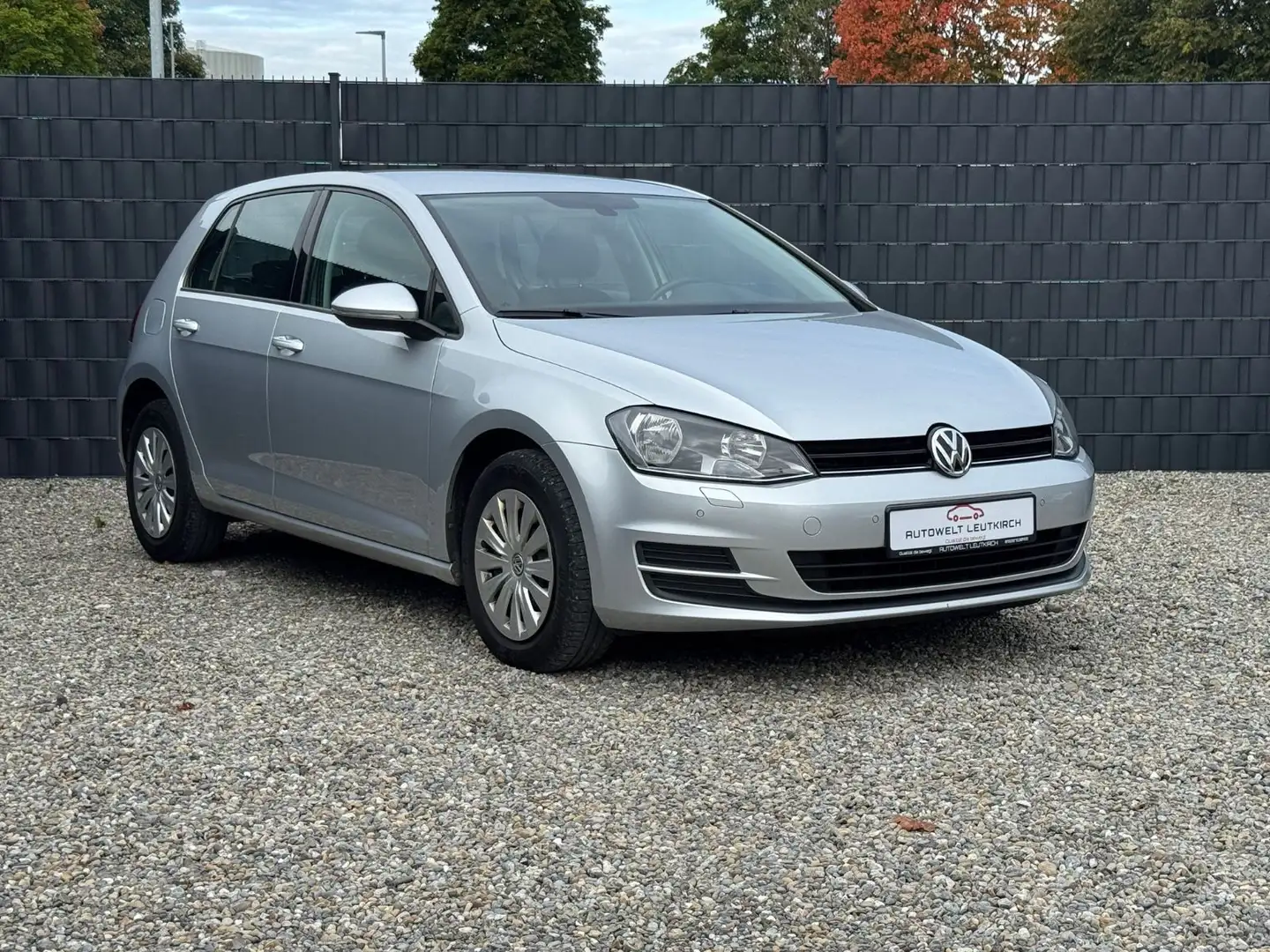 Volkswagen Golf VII Lim. Trendline BMT 1.2 PDC KLIMA SHZ Silber - 2
