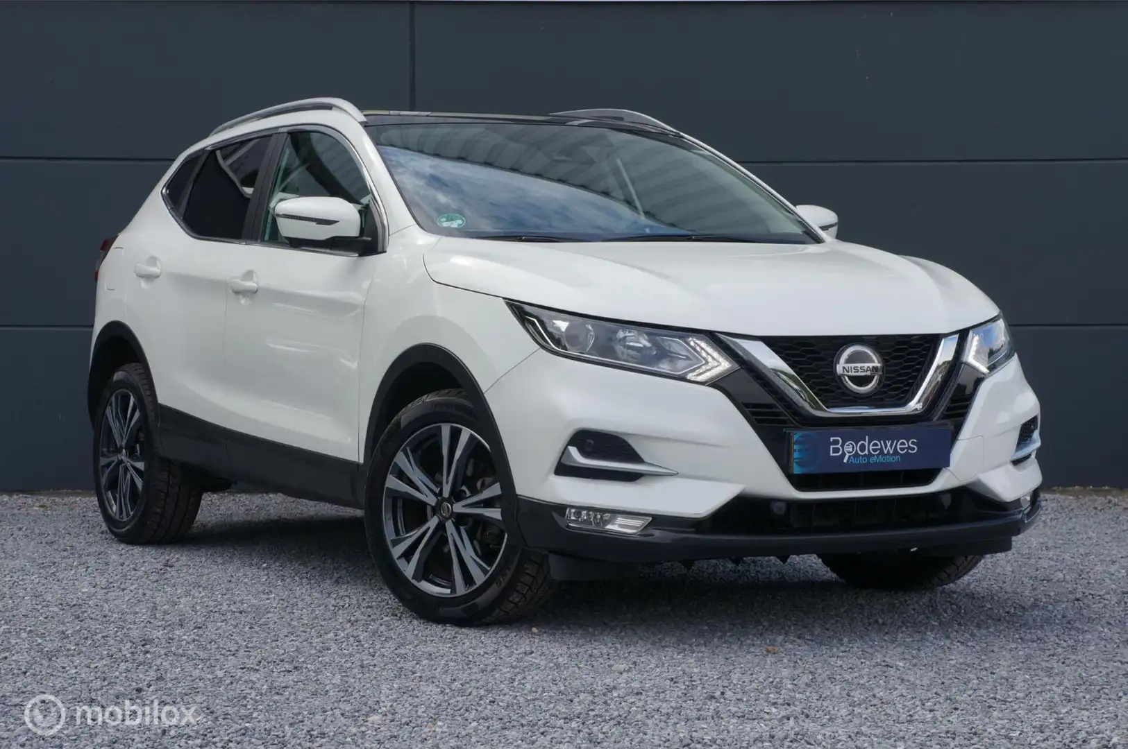 Nissan Qashqai 1.3 DIG-T Aut N-Connecta Apple/Android 360cam Blanco - 1