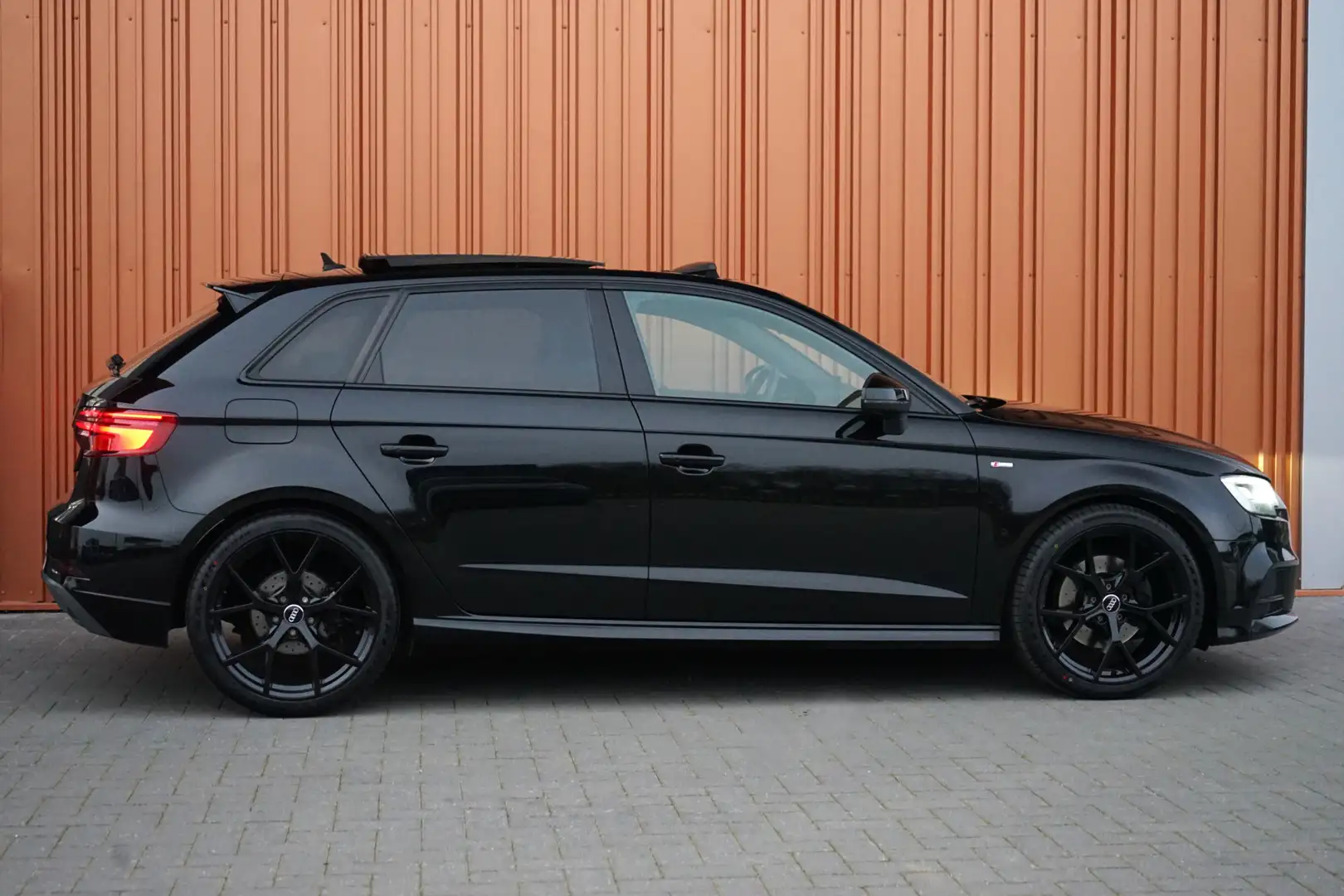 Audi A3 Sportback 40 TFSI S-line Quattro 190PK Panodak RS- Schwarz - 2