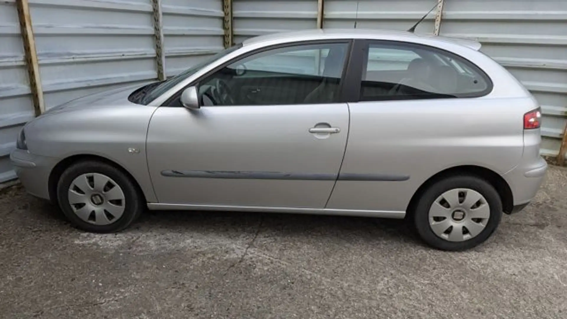 SEAT Ibiza 1.2 Signo*Anhängerkupplung*Tüv:07/2027* Silber - 2