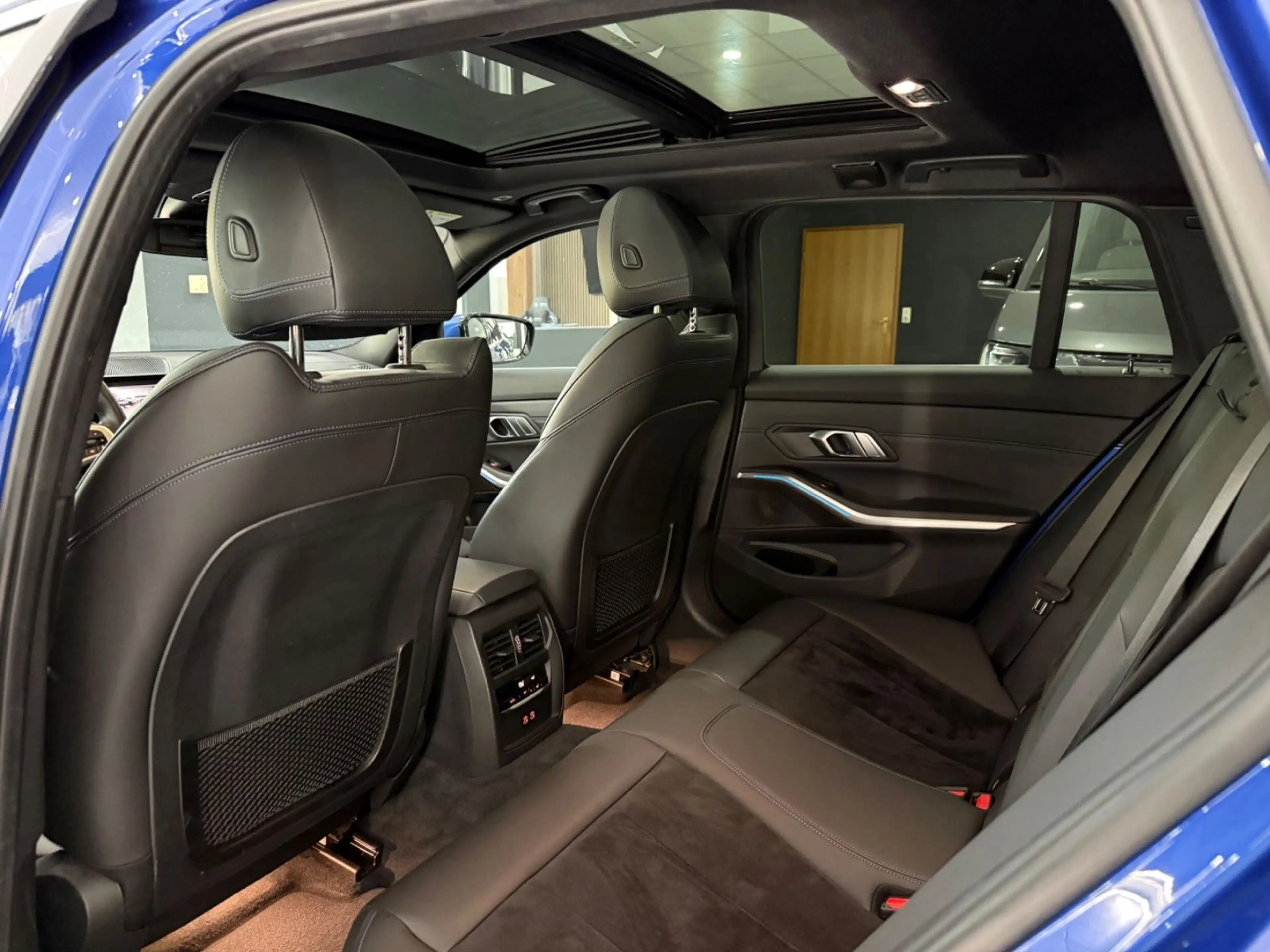 BMW 330 e Touring*M-PAKET*PANO*ACC*LASER*AHK*KAMERA* — photo 7